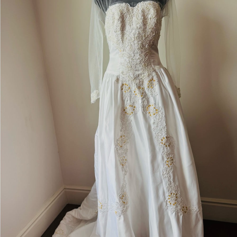 Elegant White Lace Wedding Dress